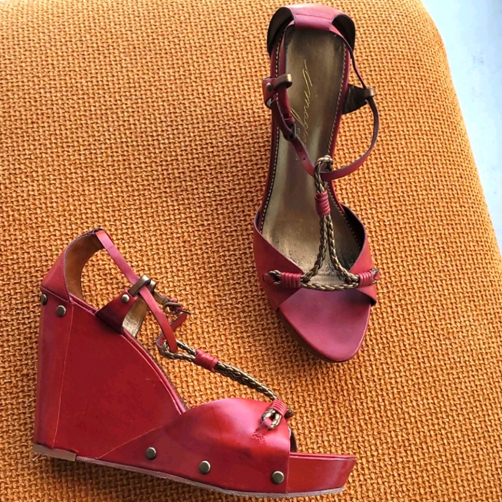Wedge heels